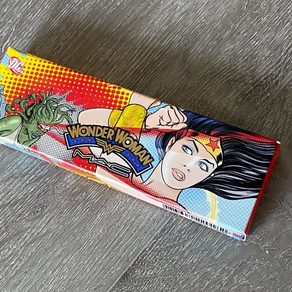 MAC Cosmetics - Wonder Woman Collection - 2011 Blue Shadow Palette - Picture 3 of 5